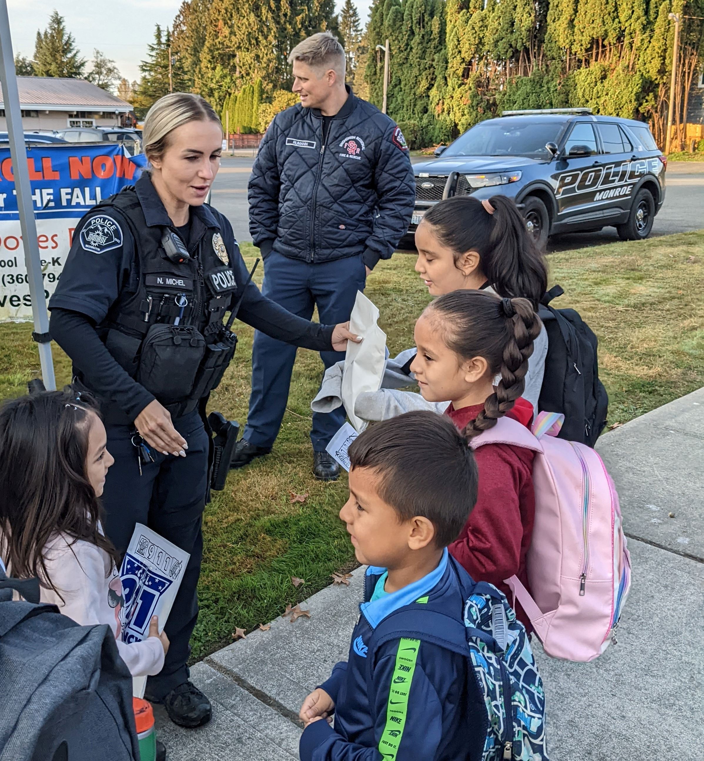 WalkRoll2022-OfcrWithKids